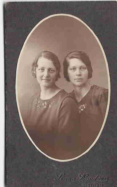 004/002 Ane og Nikoline Møller